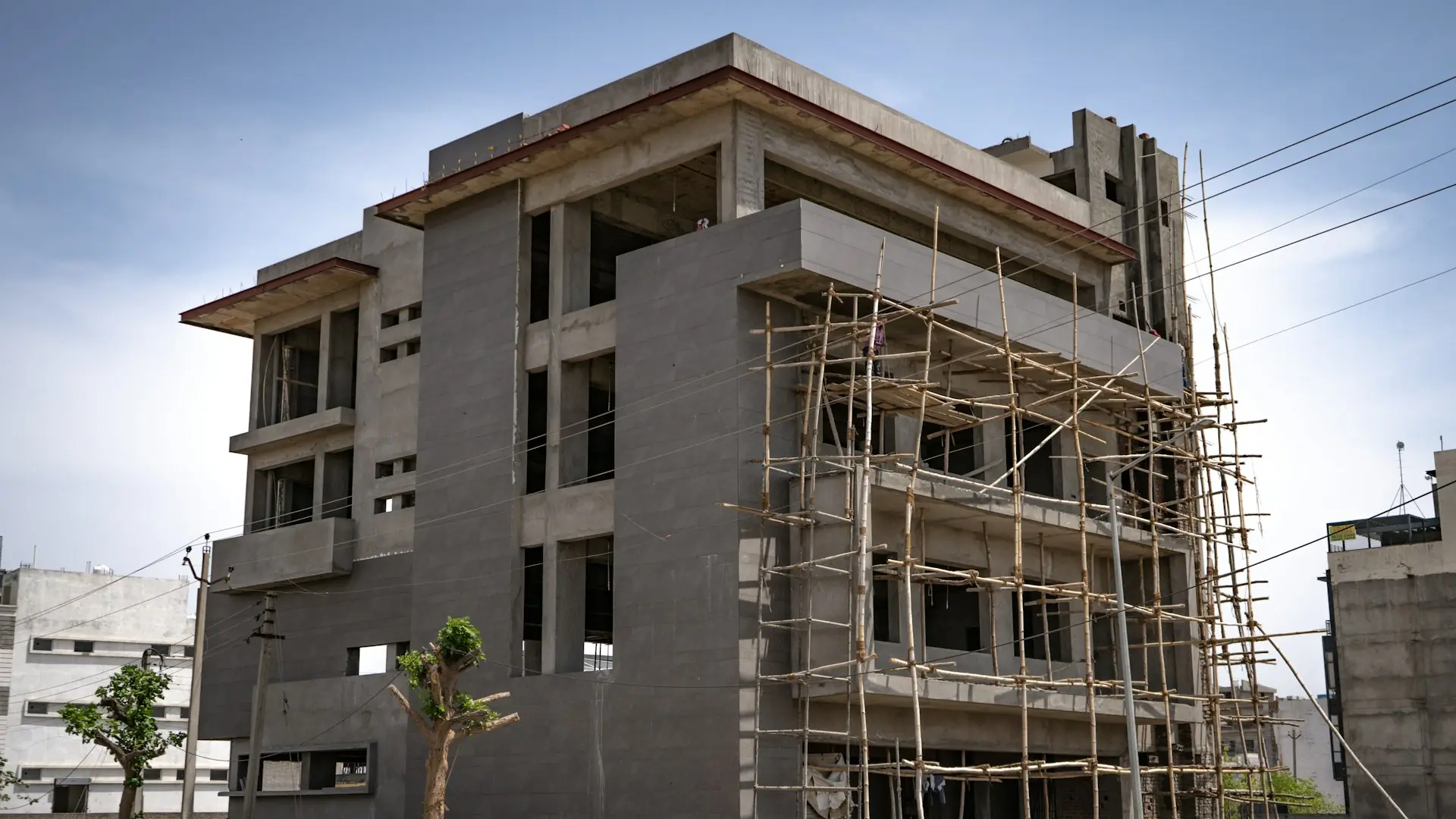 Edificio residencial de varias plantas en fase de estructura
